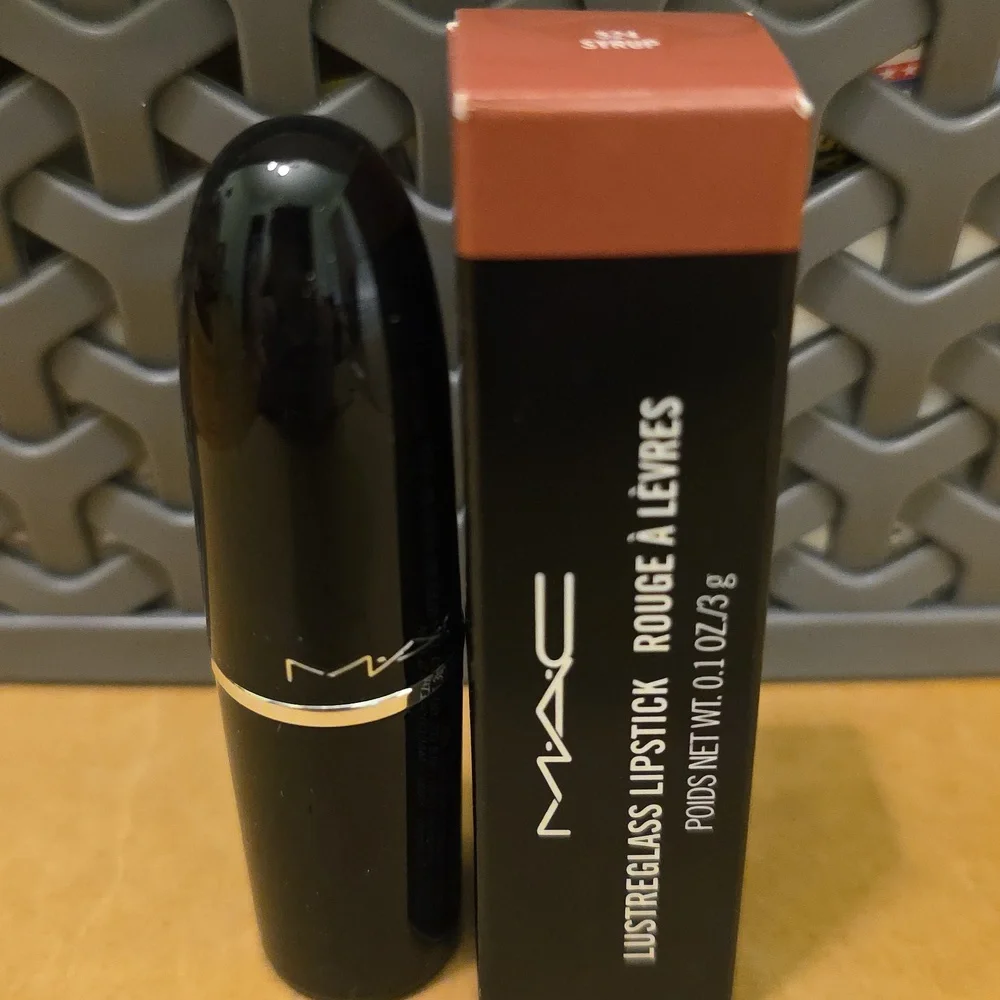 MAC LUSTREGLASS SHEER-SHINE LIPSTICK SYRUP/Blue Pink. DISCONTINUED COLOR💥
